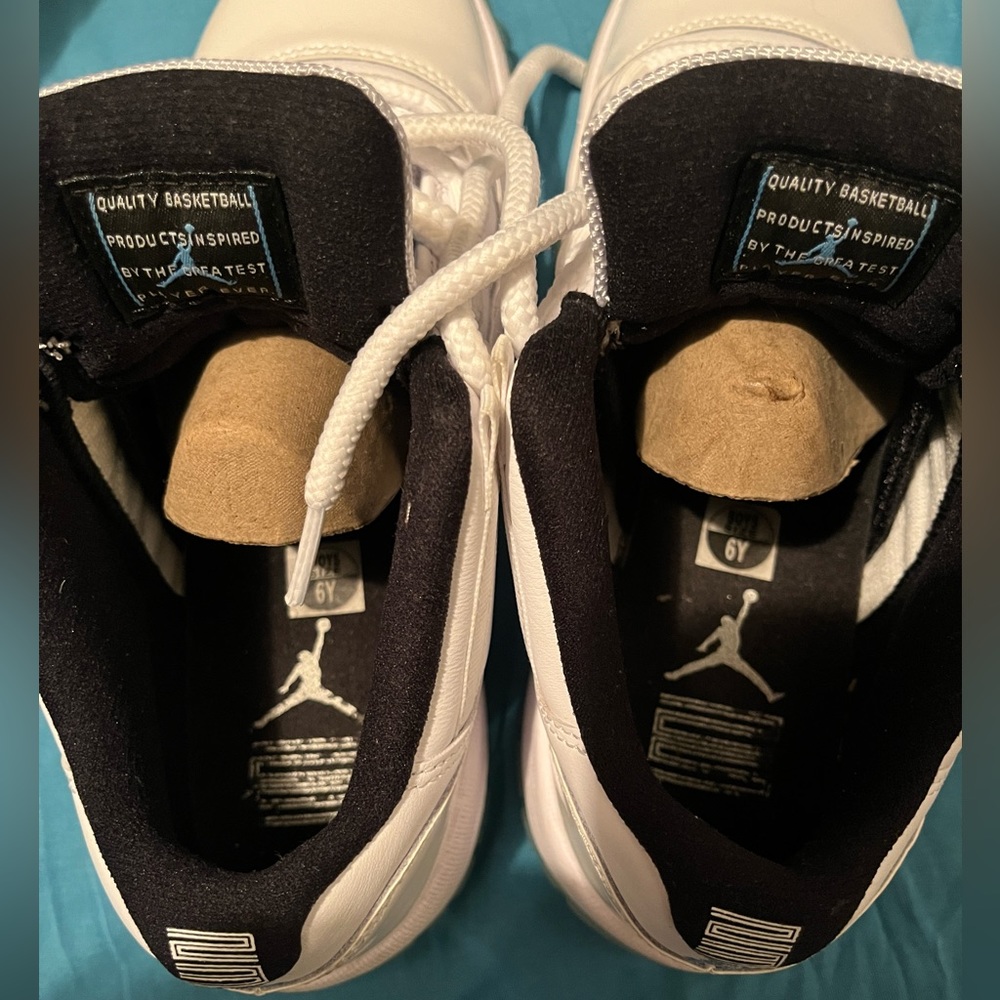 Jordan 11 - Picture 2 of 5